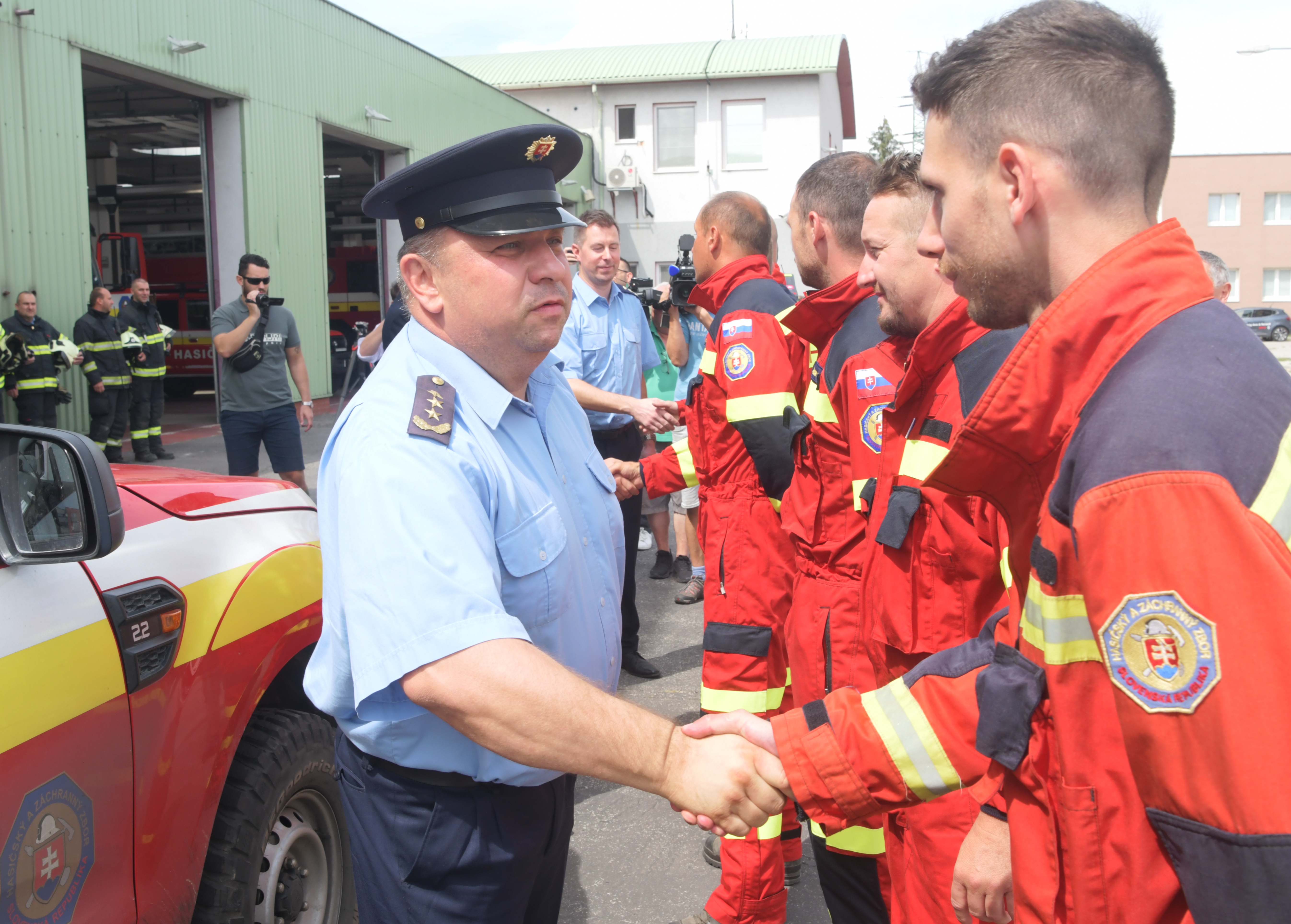 Návrat hasičov z misie v ČR